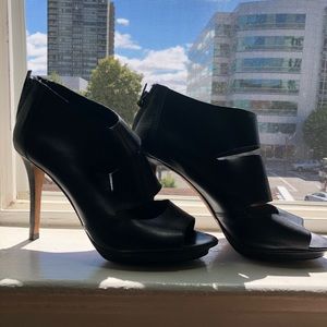 Classiques Entier Black bootie heels